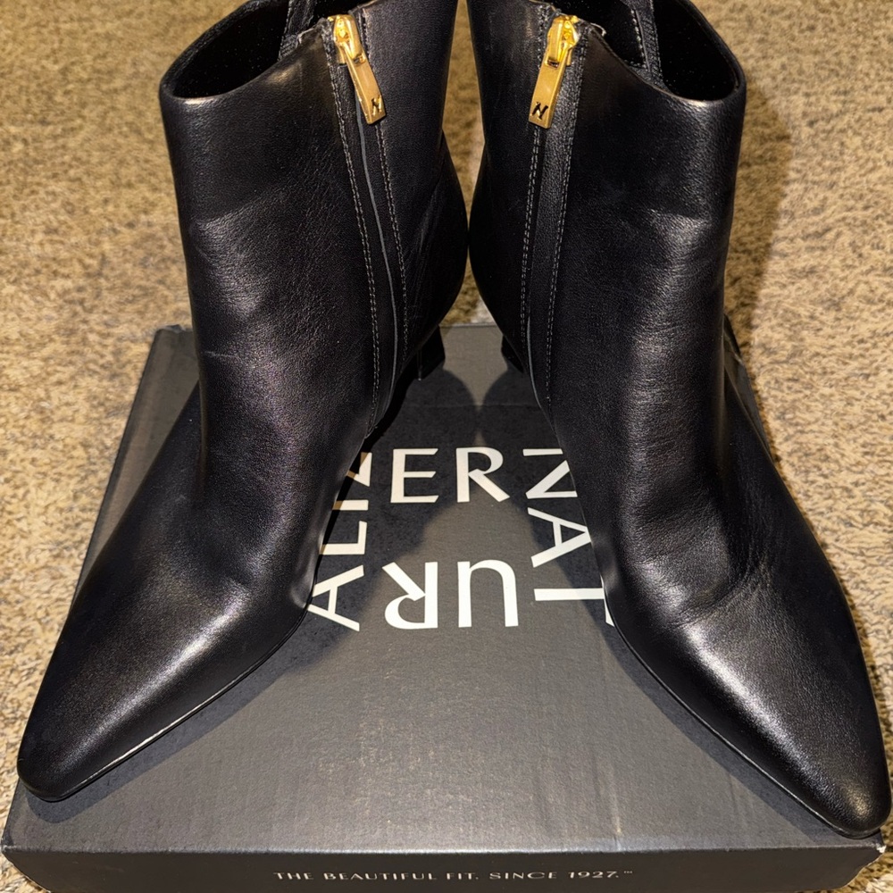 Naturalizer Deesha Black Bootie - Picture 3 of 6